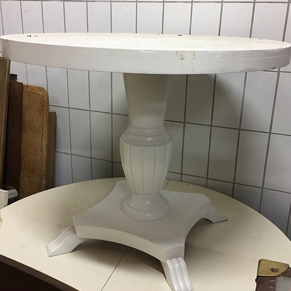 Rundt bord med fin stor fod Stor rundt bord
