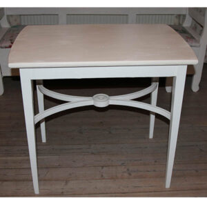 Gustaviask bord i råhvid og hvid