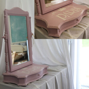 Romantisk lyserød spejl til småpiger
