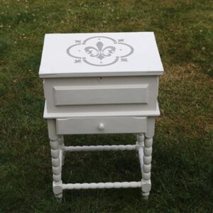 Hvidt sykassebord med skuffe og opbevaring 40x30x59cm