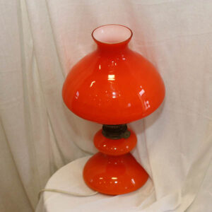 orange-bordlampe-fra-gammel-olielampe