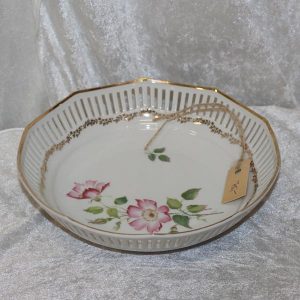 25 Romantisk skål med blondekant Ø 23 x 5 cm i højden