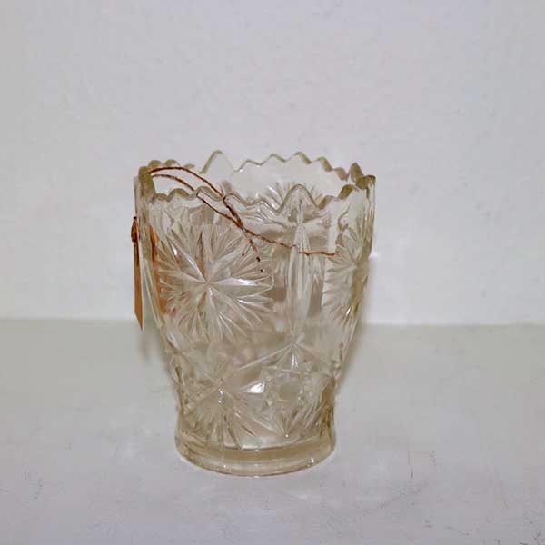 Romantisk presset glasvase Ø 6 x 13,5 cm