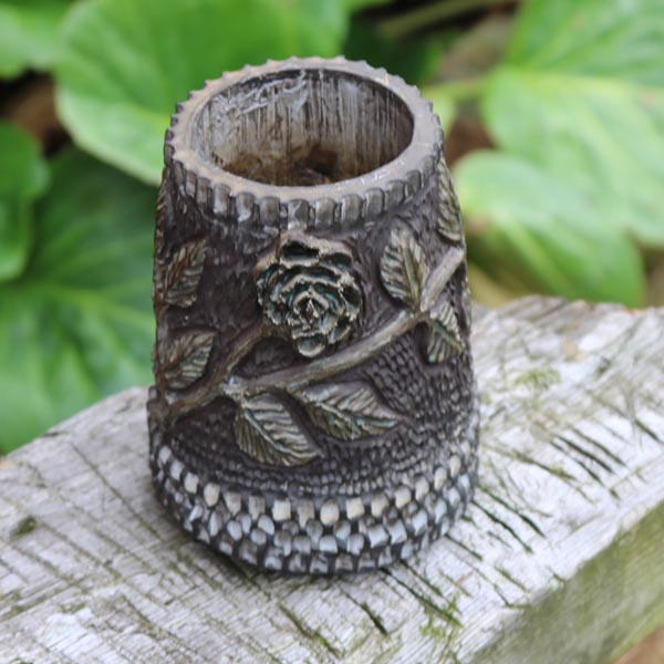 Brun keramikvase med blomst Ø 11 x 14 cm