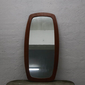 Lakeret teak spejl med lidt glaspatina 92x45,5x1 cm