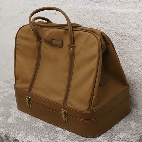 4 Retro pignic taske i brun - med bund med plastik stel H37xD24xB43 cm