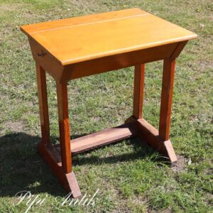 Skoleskrivebord - uden stol - L65xD50xH72 cm