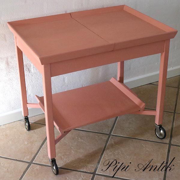 Romantisk bakkebord - med underhylde - fleksible 70x50x63 cm lukket