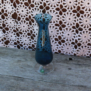 Glasvase - blåt - med fod - Ø6x21,5 cm