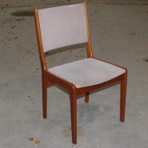 Farsø teak stole med velourbetræk i beige 50x44x88 cm, siddehøjde 45 cm