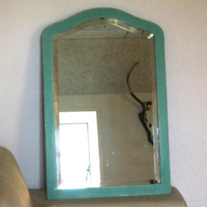 Facetslebet mintgrøn spejl med hvide slibekanter 50x707x2,5 cm
