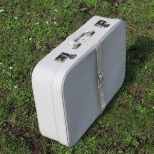 Hvid retro kuffert 60x40x16 cm