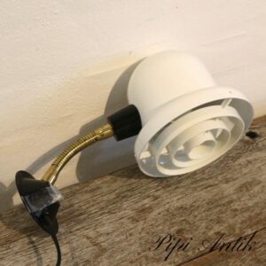 Retro væglampe hvidt med hvide riller og messing arm Ø14xL27 cm