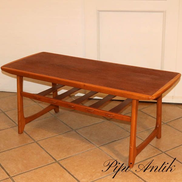 Teak retro sofabord med underhylde og lysere træsort kant L127,5xB53xH51 cm