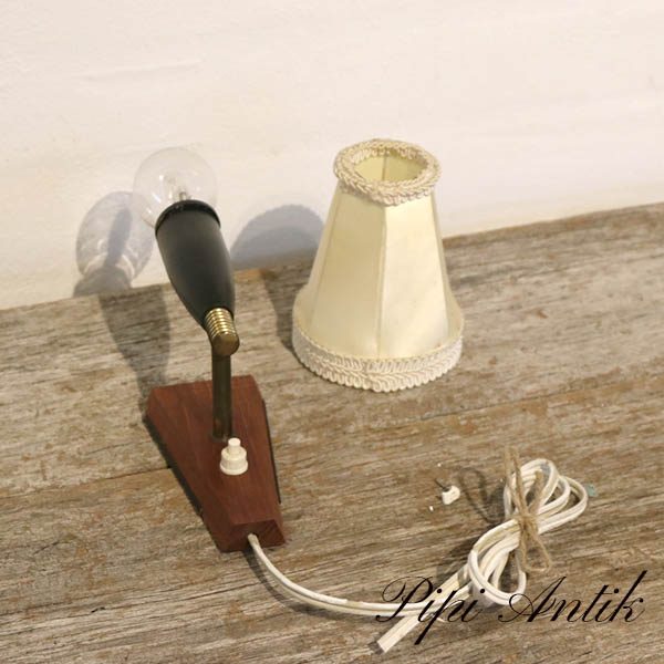 03 Teak væglampe med lille cremefarvet lampeskærm uden pære D6xH28 cm