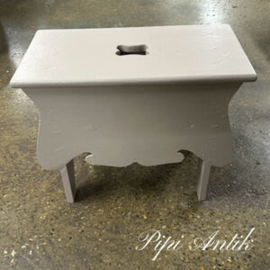 01. Skammel landstil romantisk fra 1945 Svensk gammelrosa L47,5xB23,5xH41 cm