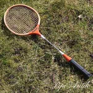 34 A Badminton ketcher Stam