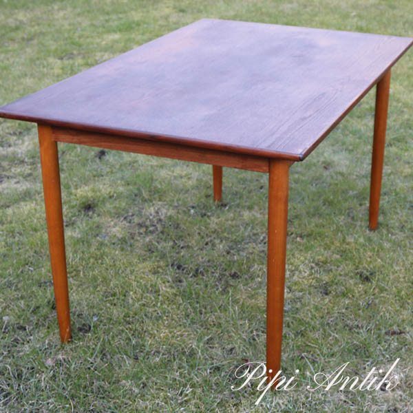 51 Teak spisebord med lysere ben patineret uden klap L124xB79,5xH73 cm