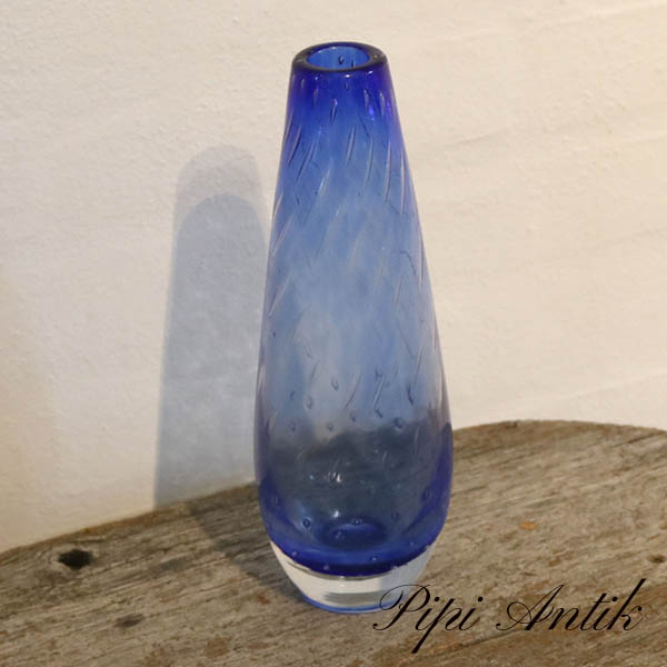 Blå glasvase med bobler Ø9x25 cmBlå glasvase med bobler Ø9x25 cm