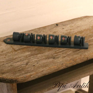 Retro almuemalet træ æggebægere til vægophæng B5xD6xH43 cm