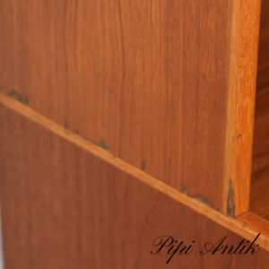 Teak buffet med reol venstre reolside patina ydersiden