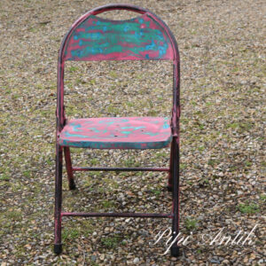 02 Metal stol grøn og pink B44xD39xH81 sædet 43 cm