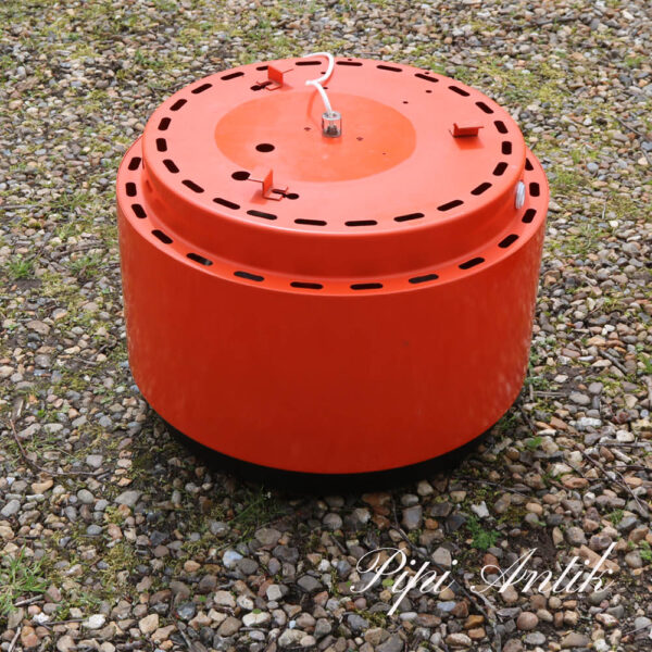 12 Industriloftlampe megastor metal orange Cebe, Svalöv Sweden Ø44xH34 cm tung med sort gitter