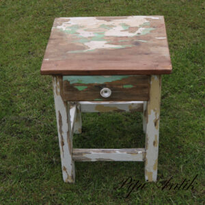 16 Natbord med skuffe rustikt patineret med mintgrøn og creme L41,5xD40xH50 cm