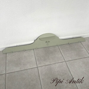 03. Håndklædeknage i støvet sart grøn med hylde L119xD12xH29vm