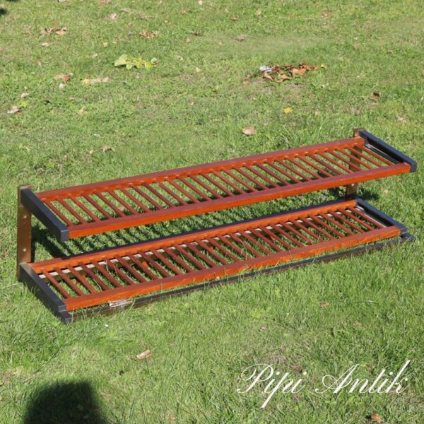 2013 Teak knage med hattehylde sort og messing L121xD32,5xH29cm