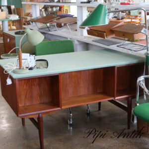 Vert Olive Teak skrivebord med skuffer og boghylder L140,5xD70,5xH74cm