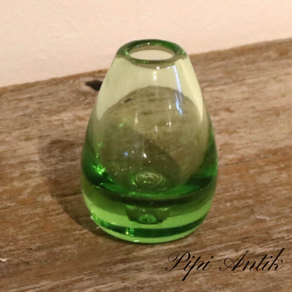 Glasvase i mintgrøn lille tud Ø7,5xH11,5cm
