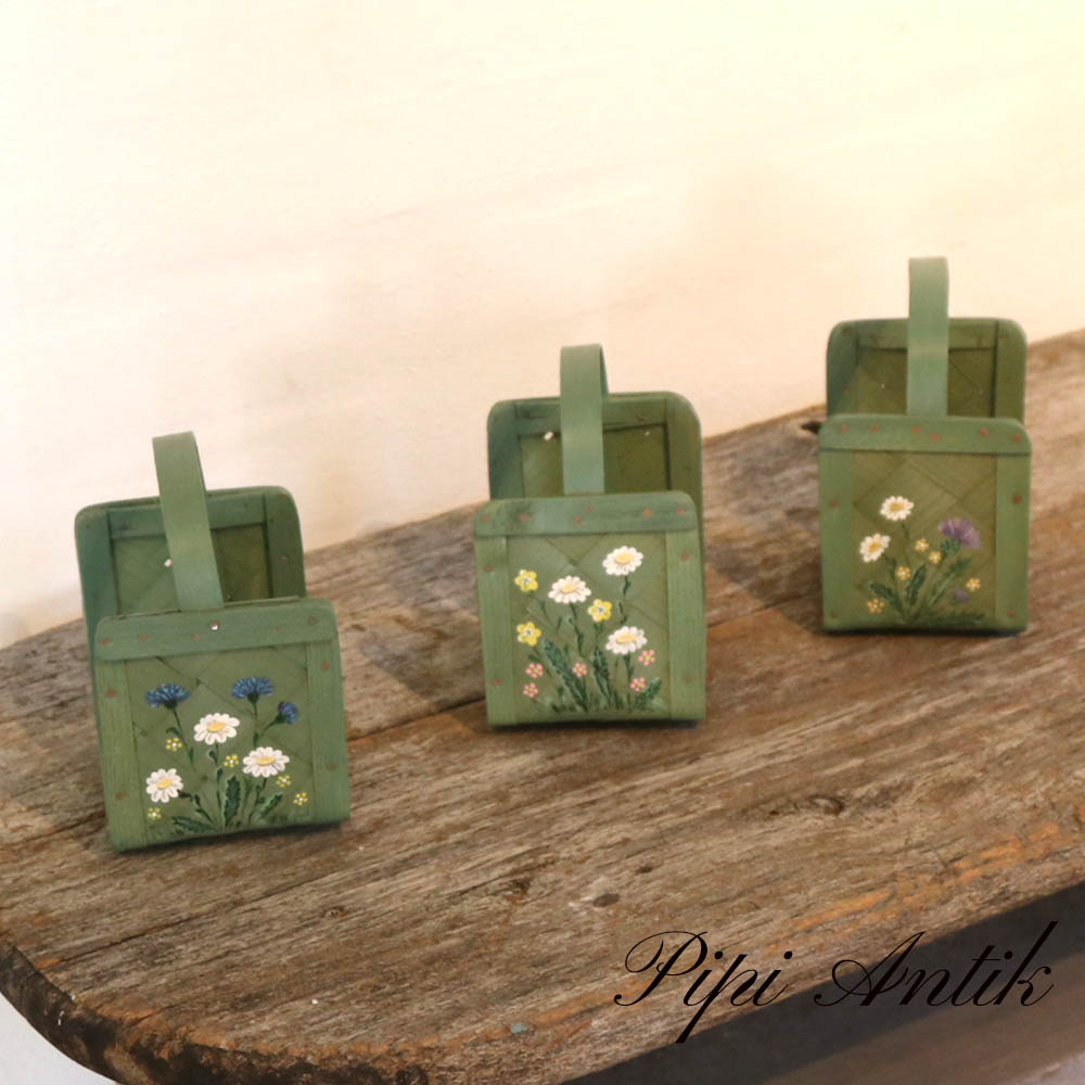 Servietholder i sart grøn med blomster per stk L11xD8,5xH10cm