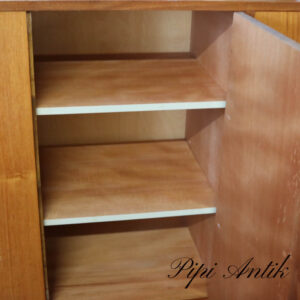 Teak buffet retro flot velholdt inde i skabene