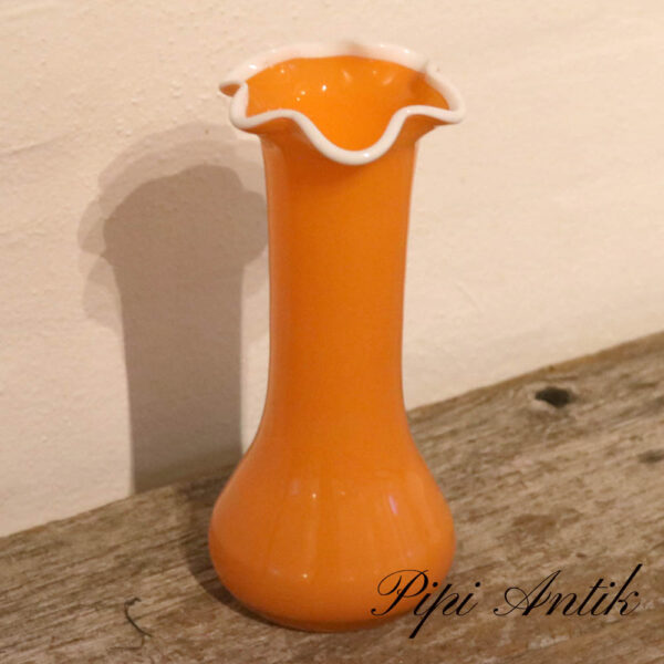 Retro orange vase mundblæst Ø9xH19,5cm