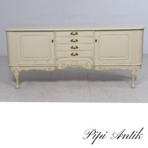 Romantisk buffet fra 1960´erne i beige og udskæringer og gulpynt L177xD45xH79cm