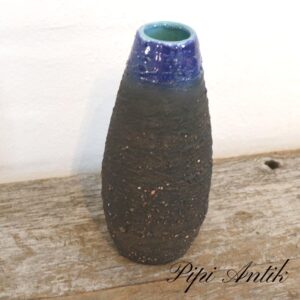 19 Keramikvase grov uglasseret natur mørk blålig kant Ø8xH20cm