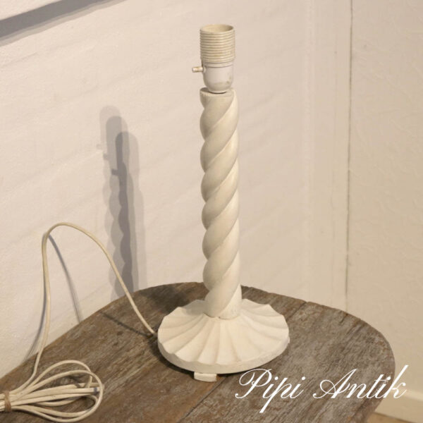 04 Bordlampe i træ snoet i træ Annie Sloan Chalk Paint med sort voks Ø16xH40cm