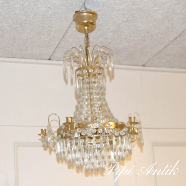12. Krystal lampe med lyseholdere Lampen skal afhentes lokalt Ø45xH70cm