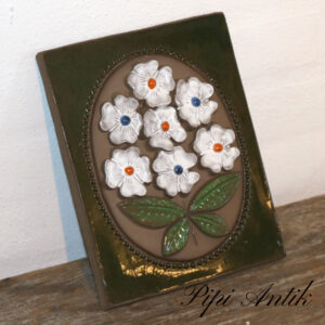 17. JIE keramikbillede hvide blomster nr. 747 stedmoder B18xH23cm