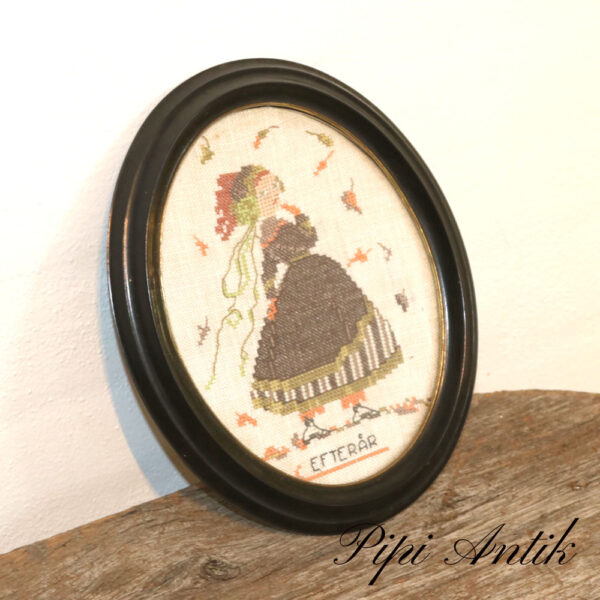 29. Broderibillede dame efterår nationaldragt B19xH24cm
