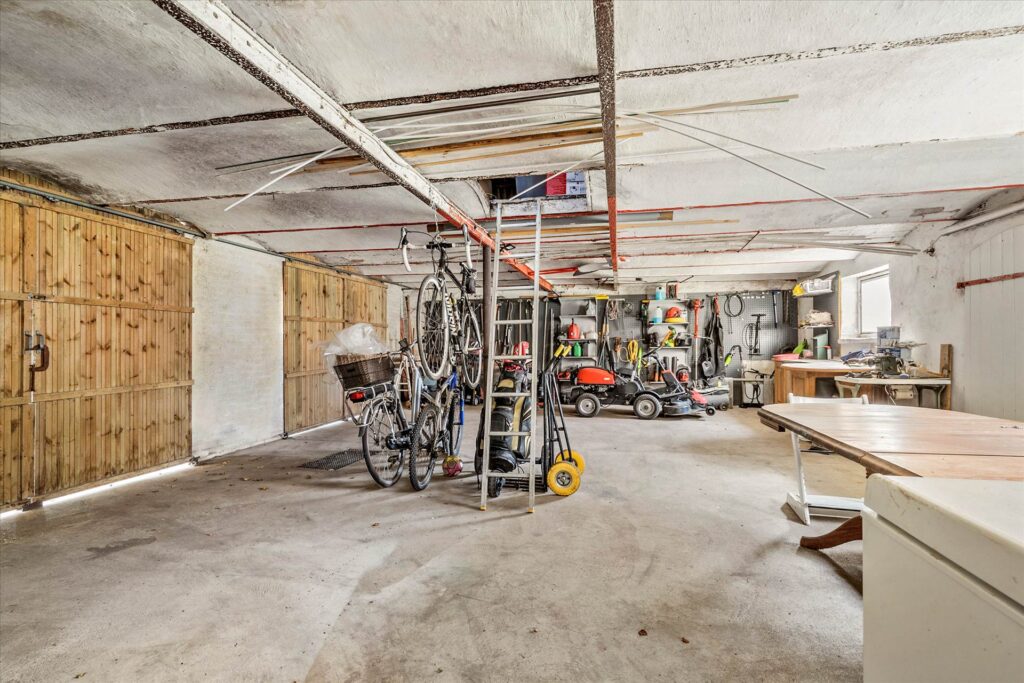 Garage til 2 biler og god plads Mejlbyvej 2 6900 Skjern