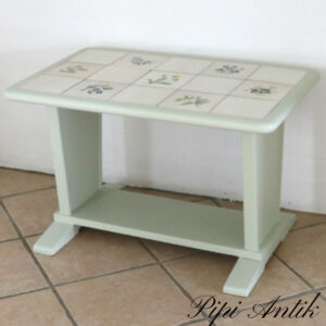 15. Romantisk kakkelbord funkisstil i sart grøn med blomsterfliser L83XB53xH52cm