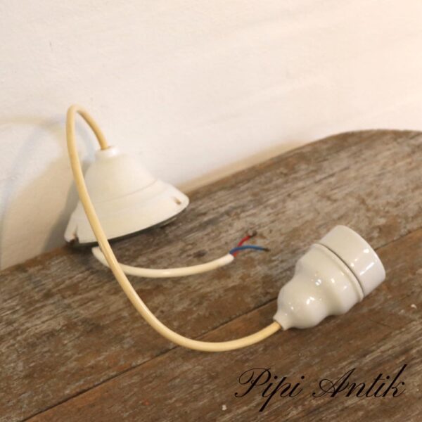 01. Loftlampe i porcelæn uden skærm Ø15,5xH10cm