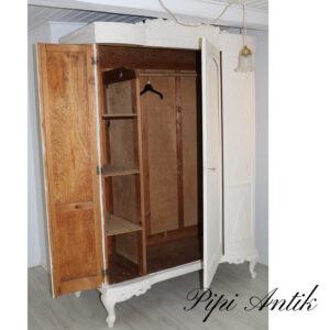 01. Cremefarvet skab romantisk retro med hylder og stang skillebar i dele