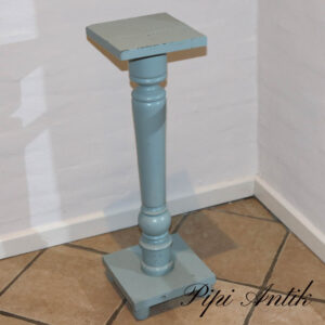 01. Piedstal støvet lyseblå patina 21x21xH74cm