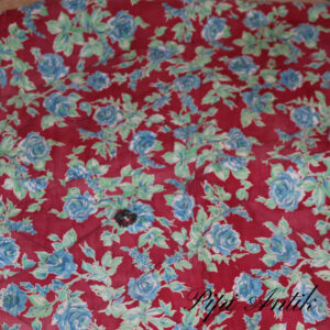 14. Tyk vattæppe med små huller hist og her 3 i alt patineret rødt og pastel og blå B114x156cm