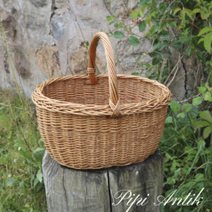 13. Flettet kurv med håndtag L40xB34xH22cm plus hank