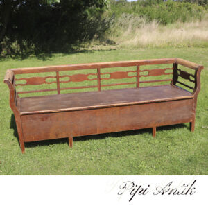 22. Svensk slagbænk patineret mørk L192xD53,5xH75cm SædeH43cm