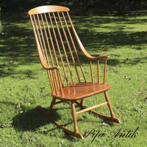 02. Retro gyngestol lakeret træ L83 med meder B59xD58xH113 SædeH 41,5 cm